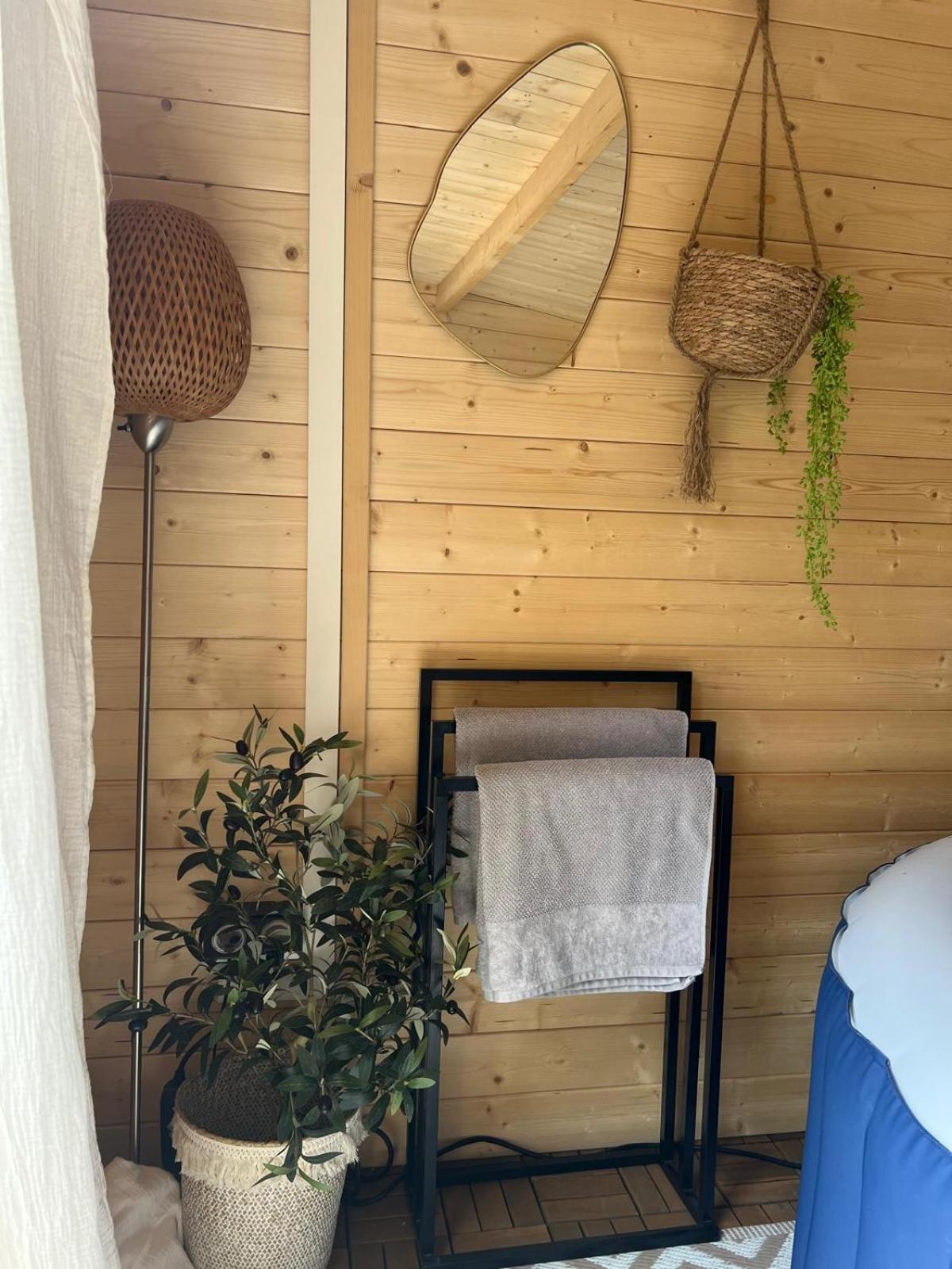 Escale Cosy A Pontoise Jacuzzi Et Terrasse Apartment Exterior photo
